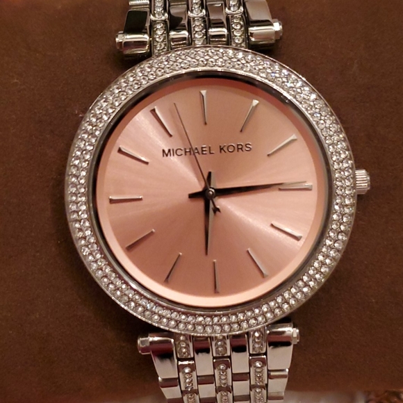 Michael Kors rose gold face watch - Picture 4 of 8
